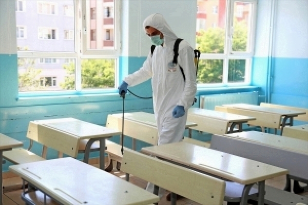 Okullarda dezenfekte çalışması yapılıyor