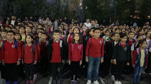 Okullarda Gazze için 1 dakikalık  saygı duruşu yapıldı