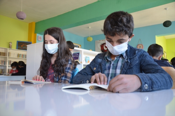 Özel öğrenciler Erciyes Dağı'nda kitap okuma etkinliğinde buluştu