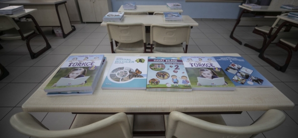 Özel okullar: Ders kitaplarının ‘hurda kağıt’ olarak satılmasına inceleme