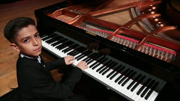 11 yaşındaki Aytekin, Uluslararası Mozart Yarışması'nda birincilik kazandı