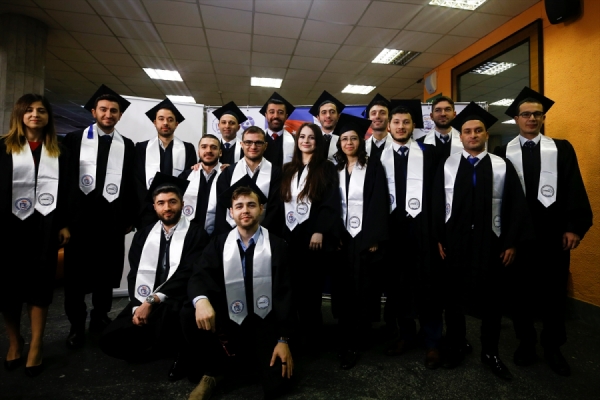 Rusya'da eğitim gören öğrenciler mezun oldu