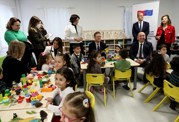 UNICEF ve AB'nin finanse ettiği prefabrik okul öncesi sınıfları açıldı