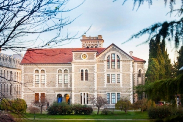 Boğaziçi Üniversitesi: Seçimle gelen eski rektör kampusa alınmadı