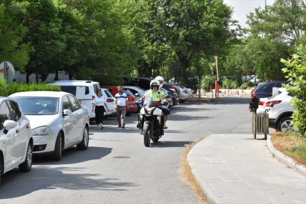 Sınava polis motosikletiyle yetiştirildi 
