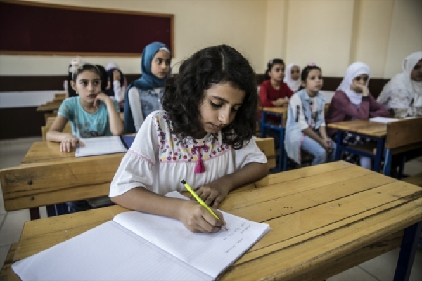 Suriye'nin kuzeyinde koronavirüs nedeniyle eğitime ara verildi