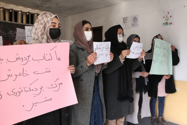 Taliban'ın kızlara üniversite yasağına tüm dünyadan tepki yağıyor