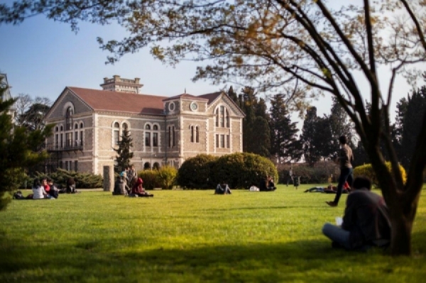 Tamamı erkek öğrencilere ayrılacak: Boğaziçi Üniversitesi'nde kadın öğrenciler yurttan çıkarıldı