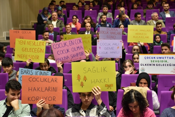 Trabzon'da 'Çocuk Hakları ve Dijital Bağımlılık' konferansı düzenlendi
