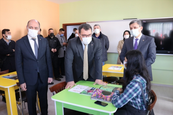 TÜBİTAK Başkanı Mandal, Batman'da Deneyap sınavının yapıldığı merkezi ziyaret etti