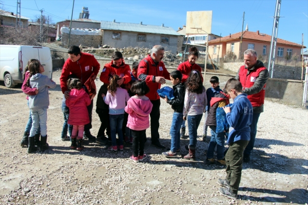 Türk Kızılay, Elazığ'da depremde zarar gören köy okullarını onarıyor