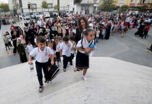 Türk okullarını kapatan Yunanistan'a sert tepki