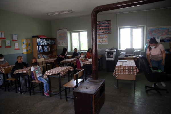 Türkiye'ye Köprü Fonu bir ilkokula eğitim desteği verdi