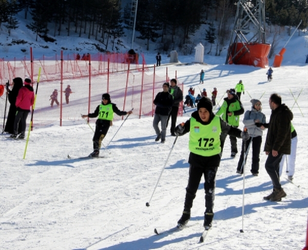 Üniversitelerarası Kayaklı Koşu Türkiye Şampiyonası başladı