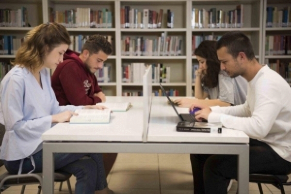 Üniversitelerde öğrenci başına 7 kitap düşüyor