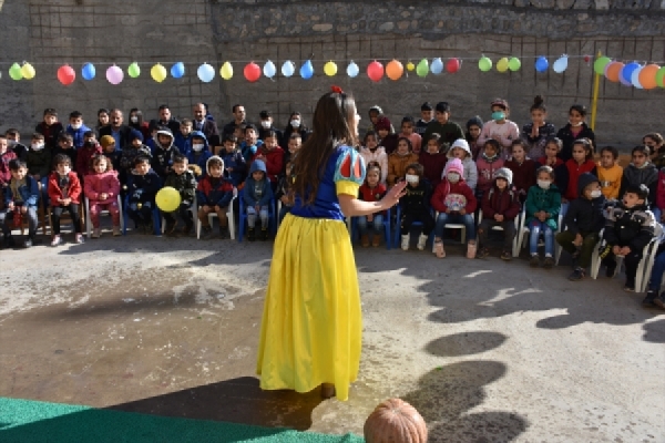 Van'da kırsal okullardaki öğrenciler tiyatroyla buluşturuluyor