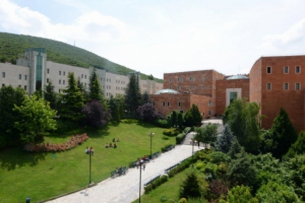 Yeditepe Üniversitesi'nin 'liselilere özel yaz okulu' üniversiteli olmaya hazırlıyor